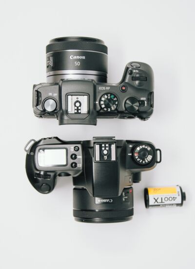 Canon RP Review 2025 – Canon EOS RP with lens on a wooden table